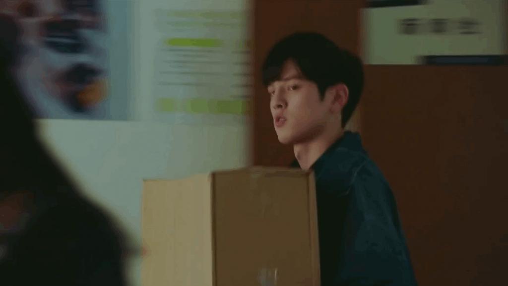 抱抱他吧…感觉他要碎掉了?