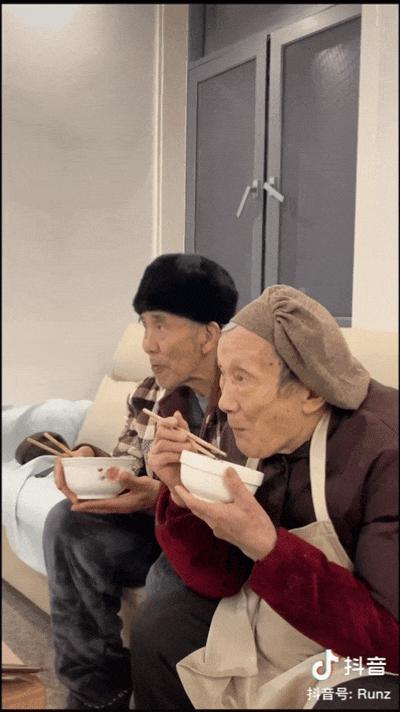 抱抱他吧…感觉他要碎掉了?