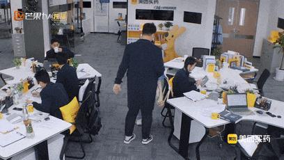 抱抱他吧…感觉他要碎掉了?