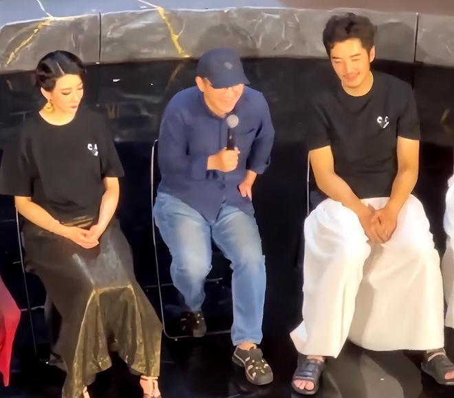 金世佳夫妇罕同框，老婆露漂亮又温婉，网友：好眼光