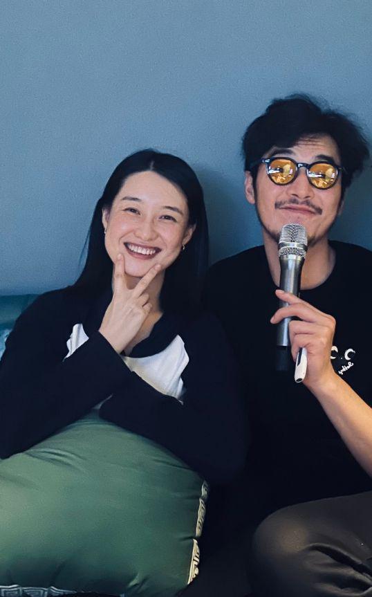金世佳夫妇罕同框，老婆露漂亮又温婉，网友：好眼光