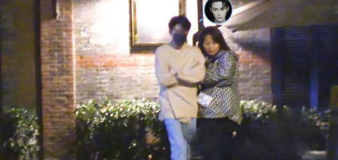 檀健次和经纪人聚餐，酒后搂肩，和异性无边界感引争议