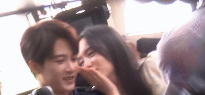 檀健次和经纪人聚餐，酒后搂肩，和异性无边界感引争议