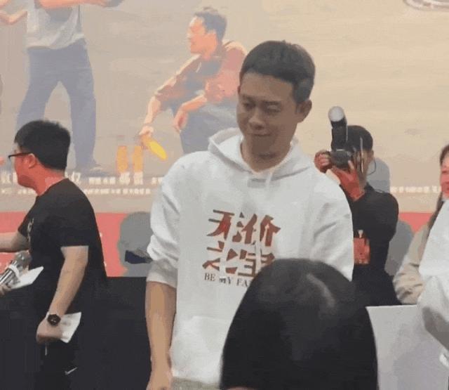 口碑奖项双丰收，但他的争议从未停止