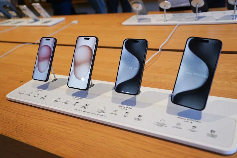 苹果 “翻车”，网友：退钱！