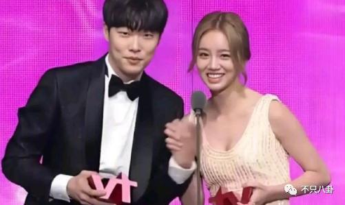 这一对也分了真的是戏里戏外都be啊！