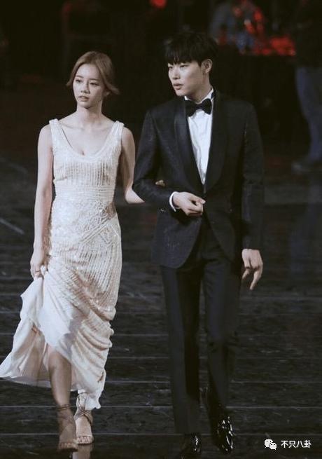 这一对也分了真的是戏里戏外都be啊！