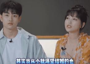 她跟小19岁的男朋友，为啥看起来这么别扭？