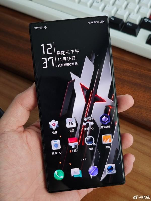 博主放出红魔9 Pro 真机 镜头无凸起 方正造型太帅了