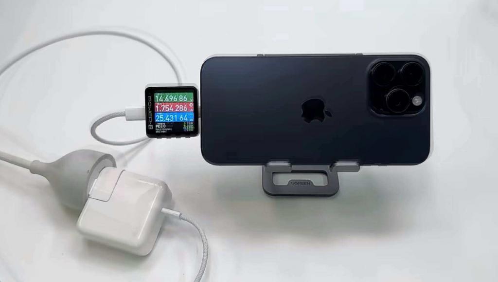 如何用笔记本电脑充电器给 iPhone15 Pro Max充电