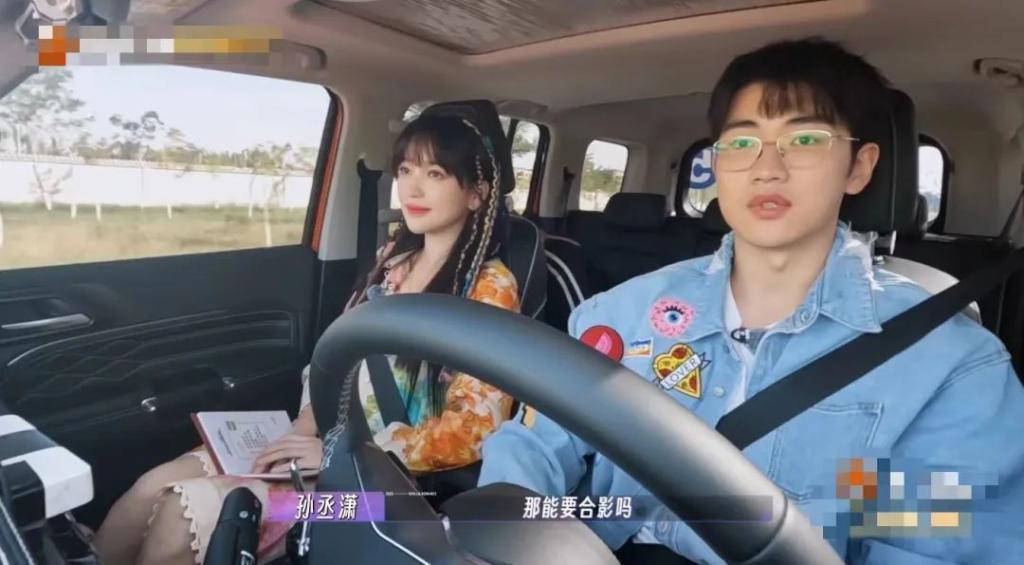 金莎回应“母子恋”：超爱，不必担心