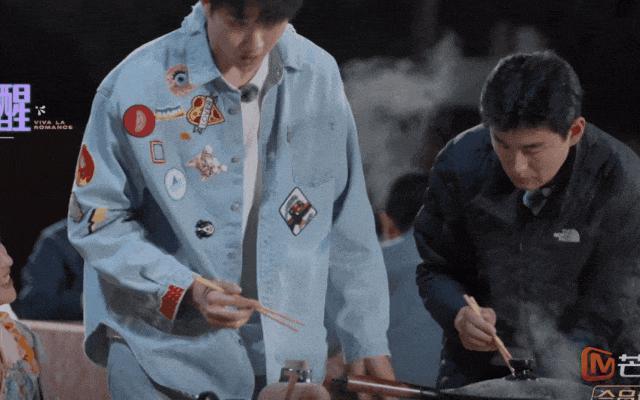 金莎回应“母子恋”：超爱，不必担心