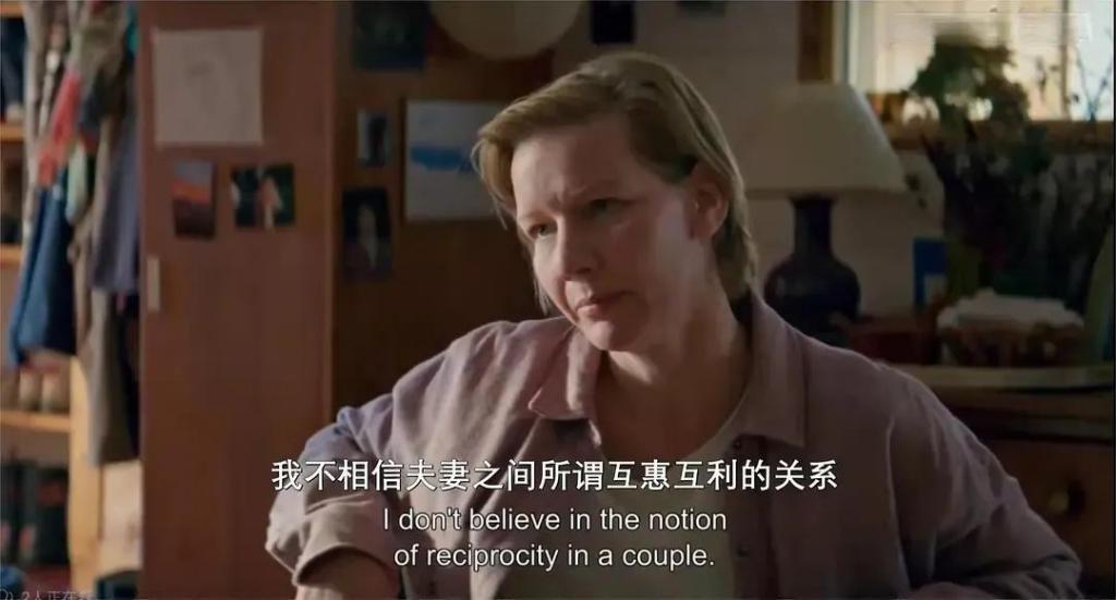 金莎回应“母子恋”：超爱，不必担心