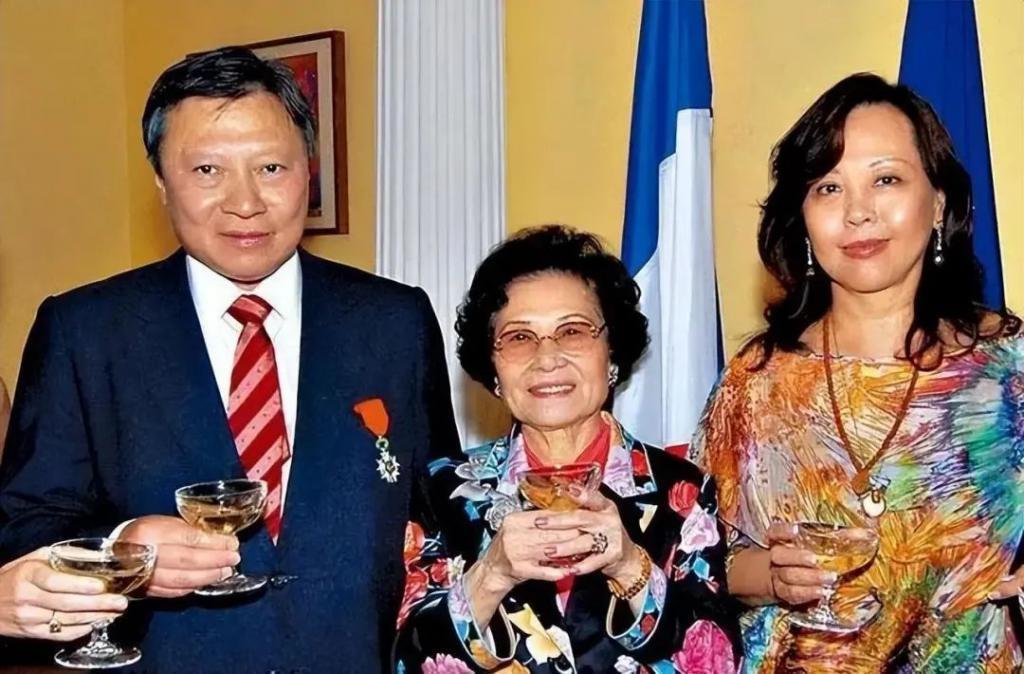 94岁老太成中国女首富，长子曾遭绑架先走一步，留数百亿遗产