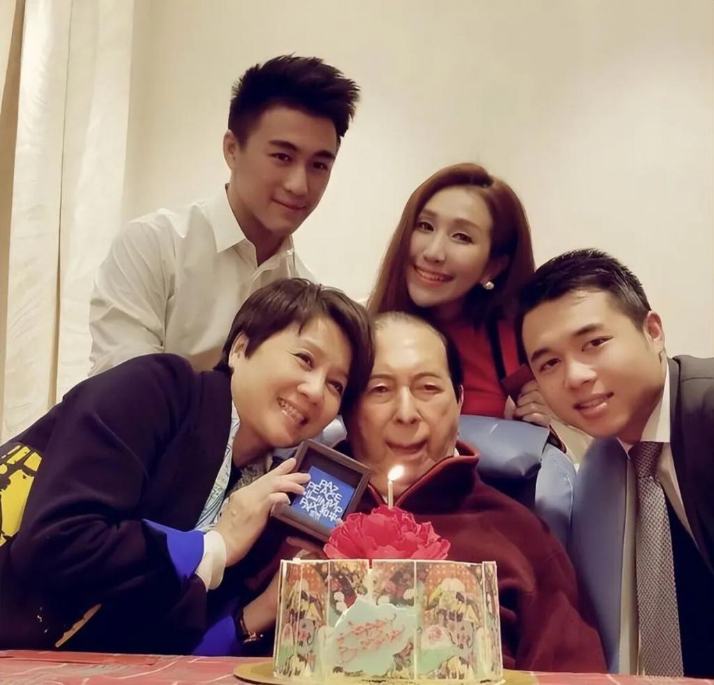 “小金土豆”何猷君从最强大脑到恋爱脑，奚梦瑶灌什么迷魂汤