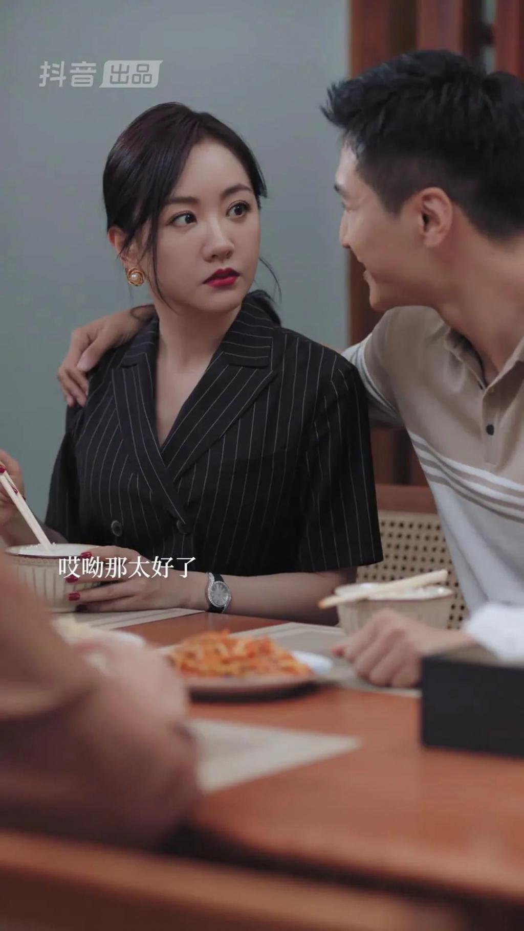 她也开始演短剧了，是无奈还是大势所趋？