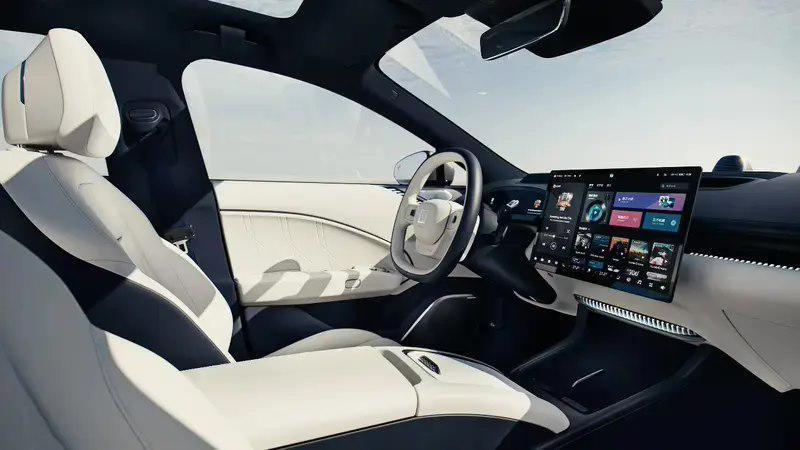 极氪首款纯电轿车 007 申报图公布，11 月 17 日开启预售