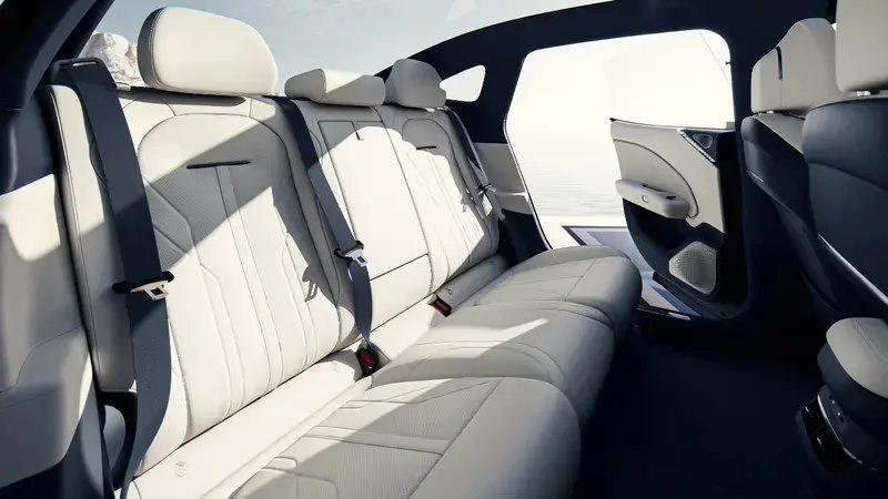 极氪首款纯电轿车 007 申报图公布，11 月 17 日开启预售