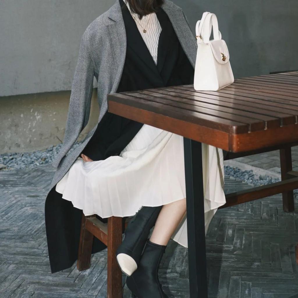 她的甜蜜恋爱，观众：真辣眼睛