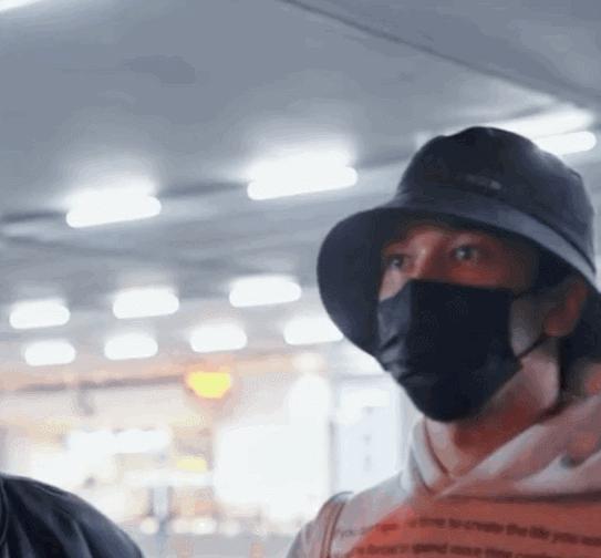 陈牧驰式炸裂发言：兄弟抱一下亲一下，怎么了？