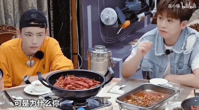 都惨成这样了，他还被骂没脑子？