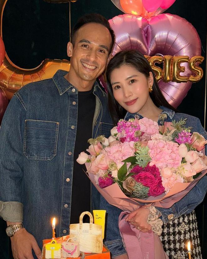 刘德华小姨子庆生！获名媛众星捧月，白松露摆满桌生活奢侈