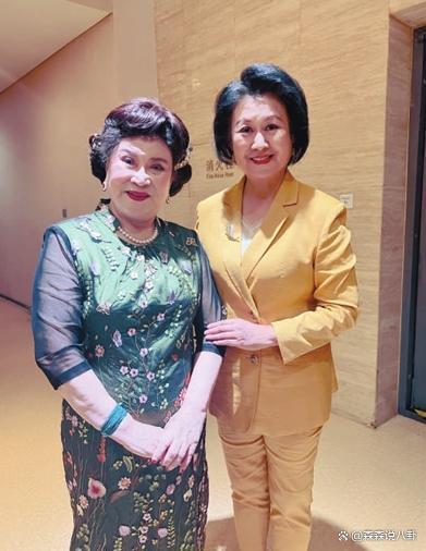 刘兰芳之子相声演员王玉因胃癌去世，冯巩李金斗送花圈