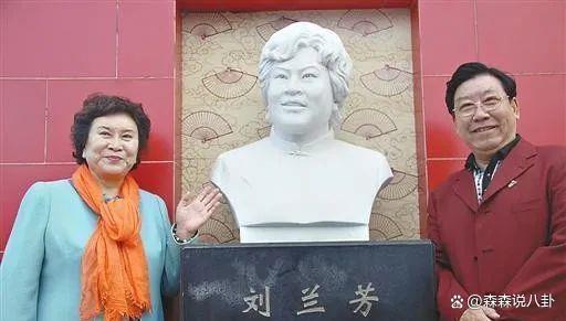 刘兰芳之子相声演员王玉因胃癌去世，冯巩李金斗送花圈