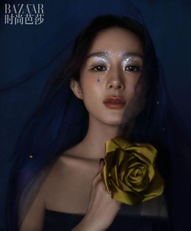 赵丽颖化身流光溢彩暗夜缪斯 雪祭司神女妆灵动独特