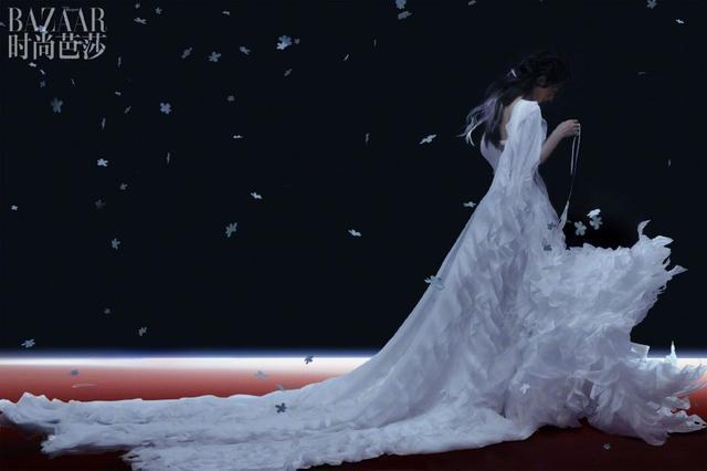 赵丽颖化身流光溢彩暗夜缪斯 雪祭司神女妆灵动独特