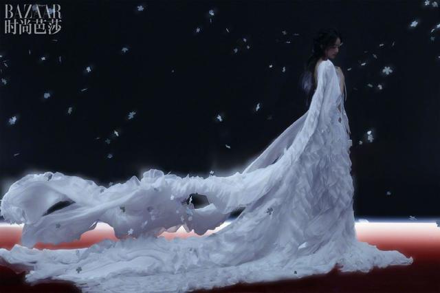 赵丽颖化身流光溢彩暗夜缪斯 雪祭司神女妆灵动独特