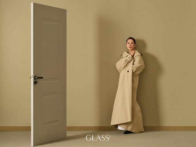 《我本是高山》大片曝光 海清穿西装踩高跟霸气优雅