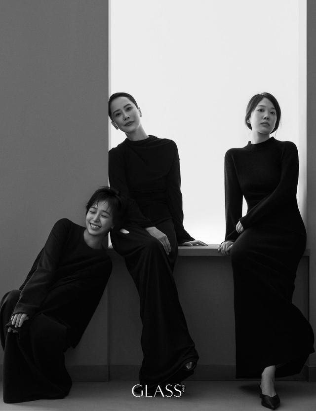 《我本是高山》大片曝光 海清穿西装踩高跟霸气优雅