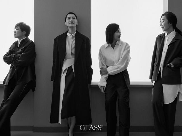 《我本是高山》大片曝光 海清穿西装踩高跟霸气优雅