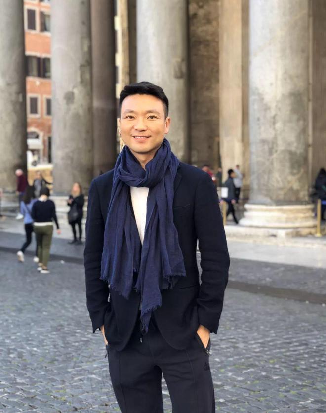 52岁央视康辉随队前往美国！精神饱满，身体状况良好