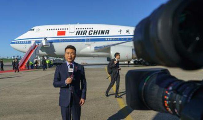 52岁央视康辉随队前往美国！精神饱满，身体状况良好