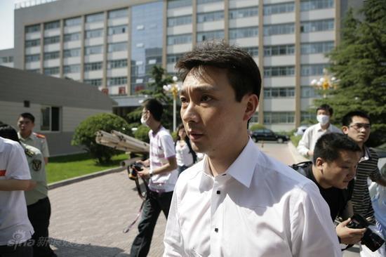 52岁央视康辉随队前往美国！精神饱满，身体状况良好