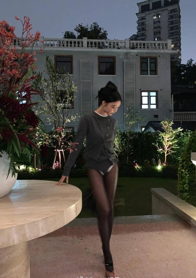 易梦玲大尺度穿衣惹争议！七千元内裤外穿，赵今麦同款品牌