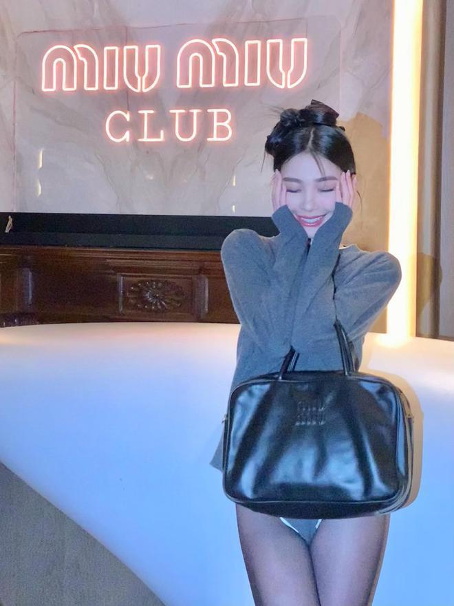 易梦玲大尺度穿衣惹争议！七千元内裤外穿，赵今麦同款品牌