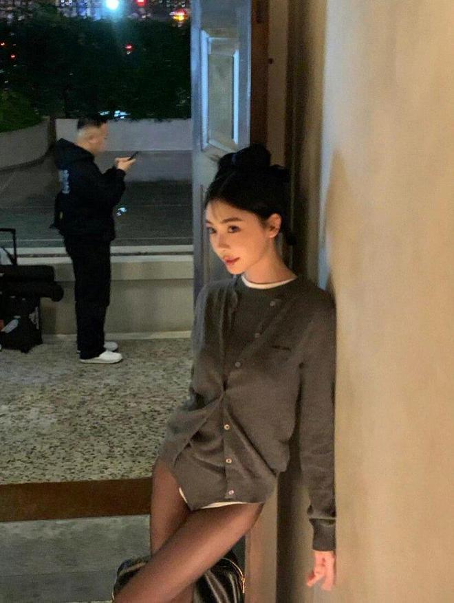 易梦玲大尺度穿衣惹争议！七千元内裤外穿，赵今麦同款品牌