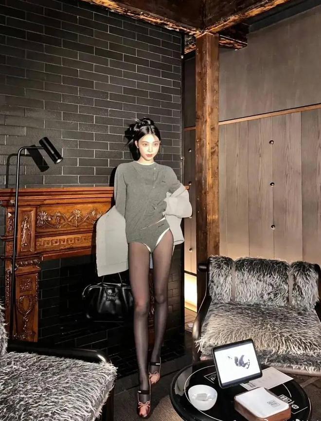 易梦玲大尺度穿衣惹争议！七千元内裤外穿，赵今麦同款品牌