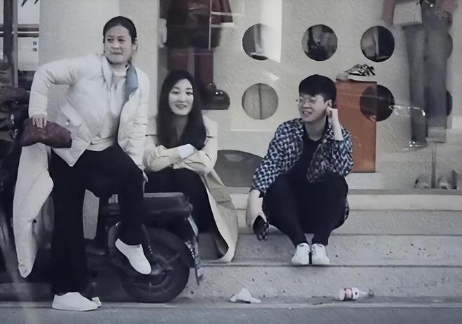 陈亚男做老板生意火爆，事业远超朱小伟，与大衣哥再无瓜葛