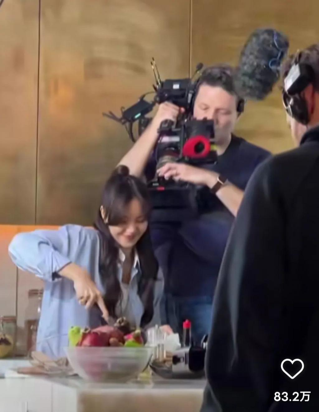 Lisa疯马秀之后再获欧洲头部平台力捧，笑到合不拢嘴