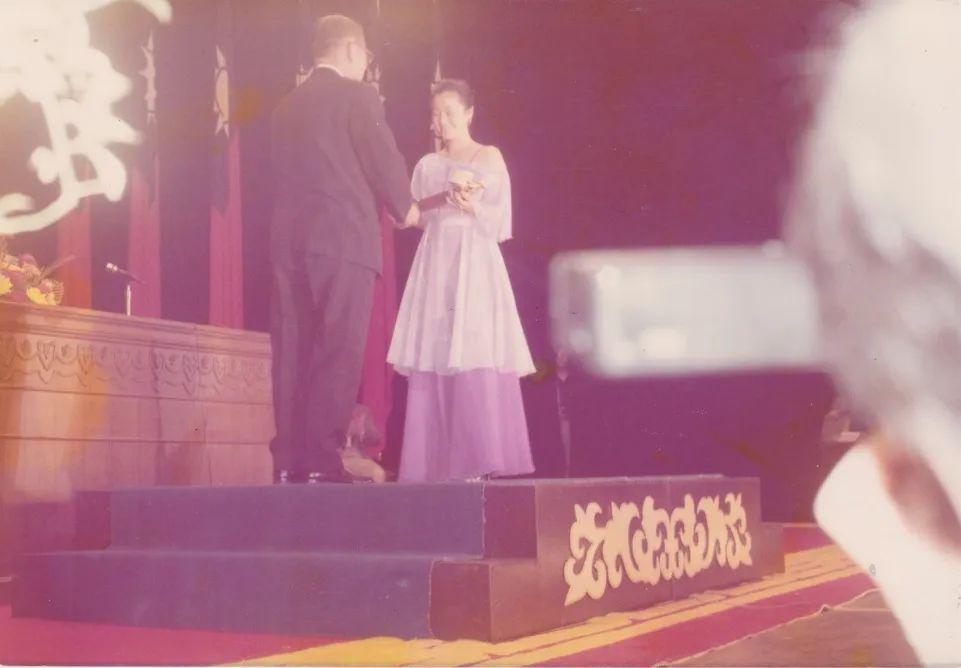 恩爱夫妻为钱反目，音乐教父与玉女掌门人五十年恩怨情史（下）