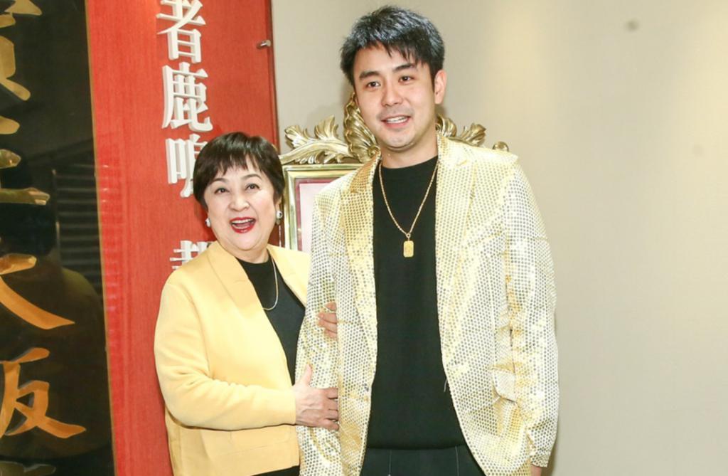 恩爱夫妻为钱反目，音乐教父与玉女掌门人五十年恩怨情史（下）