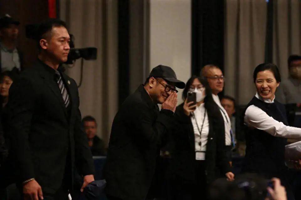 李连杰亲自辟谣死讯！双眼浑浊嘴唇发白，自曝每天吃药，曾险丧命