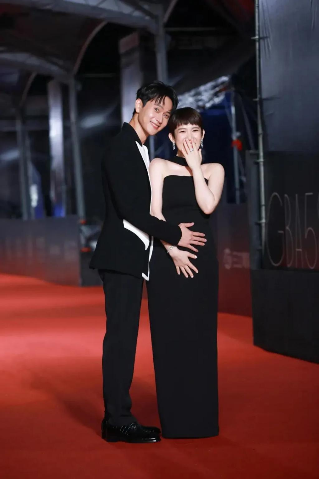 台北中女转型报告:资质平平的通告咖们是怎么拿到金钟的?