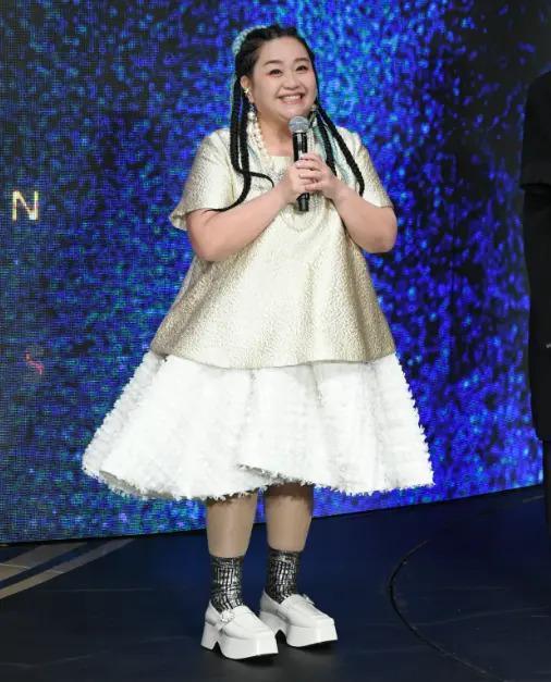 台北中女转型报告:资质平平的通告咖们是怎么拿到金钟的?