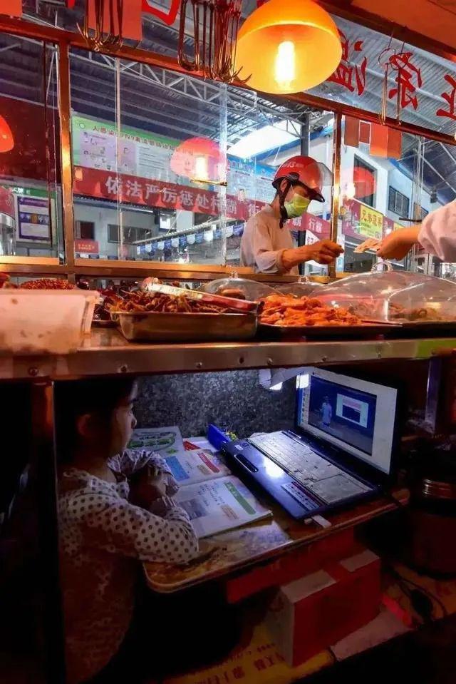 李小璐贾乃亮要复婚？照片曝光，只是分得很体面