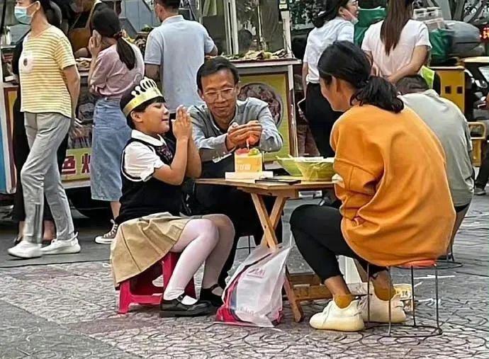 李小璐贾乃亮要复婚？照片曝光，只是分得很体面